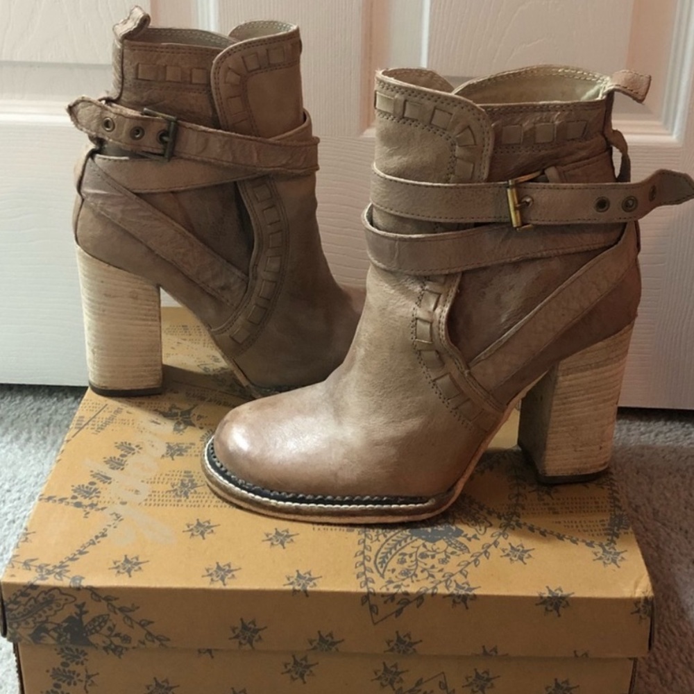 FREE PEOPLE EXTREMELY RARE LEATHER BOOTS / BOOTIES - Picture 2 of 8
